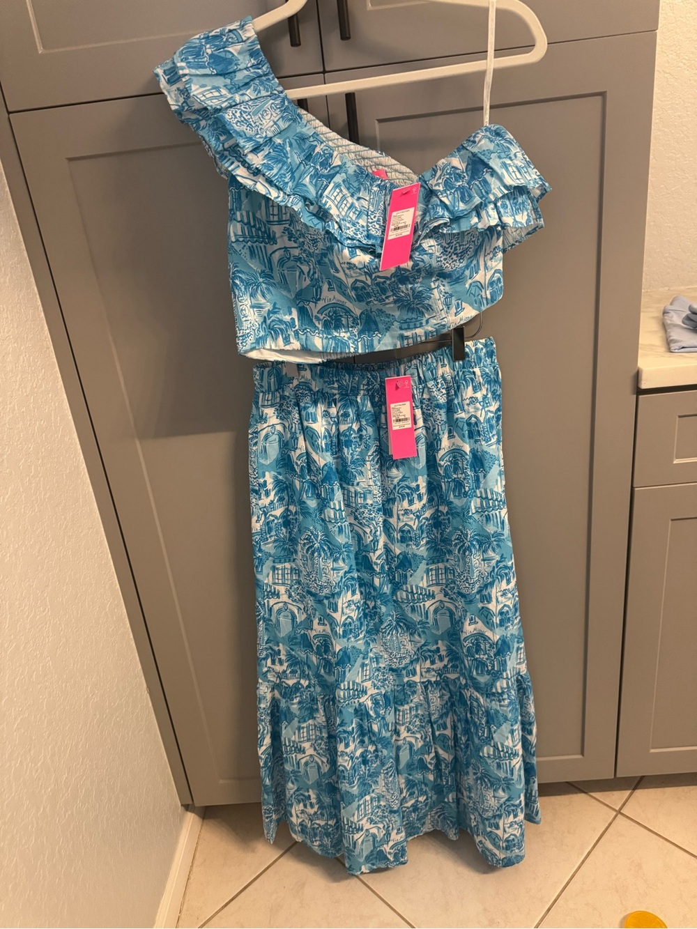 NWT Lilly Pulitzer size 6 women’s maxi skirt/ one shoulder ruffle top set - Picture 2 of 3